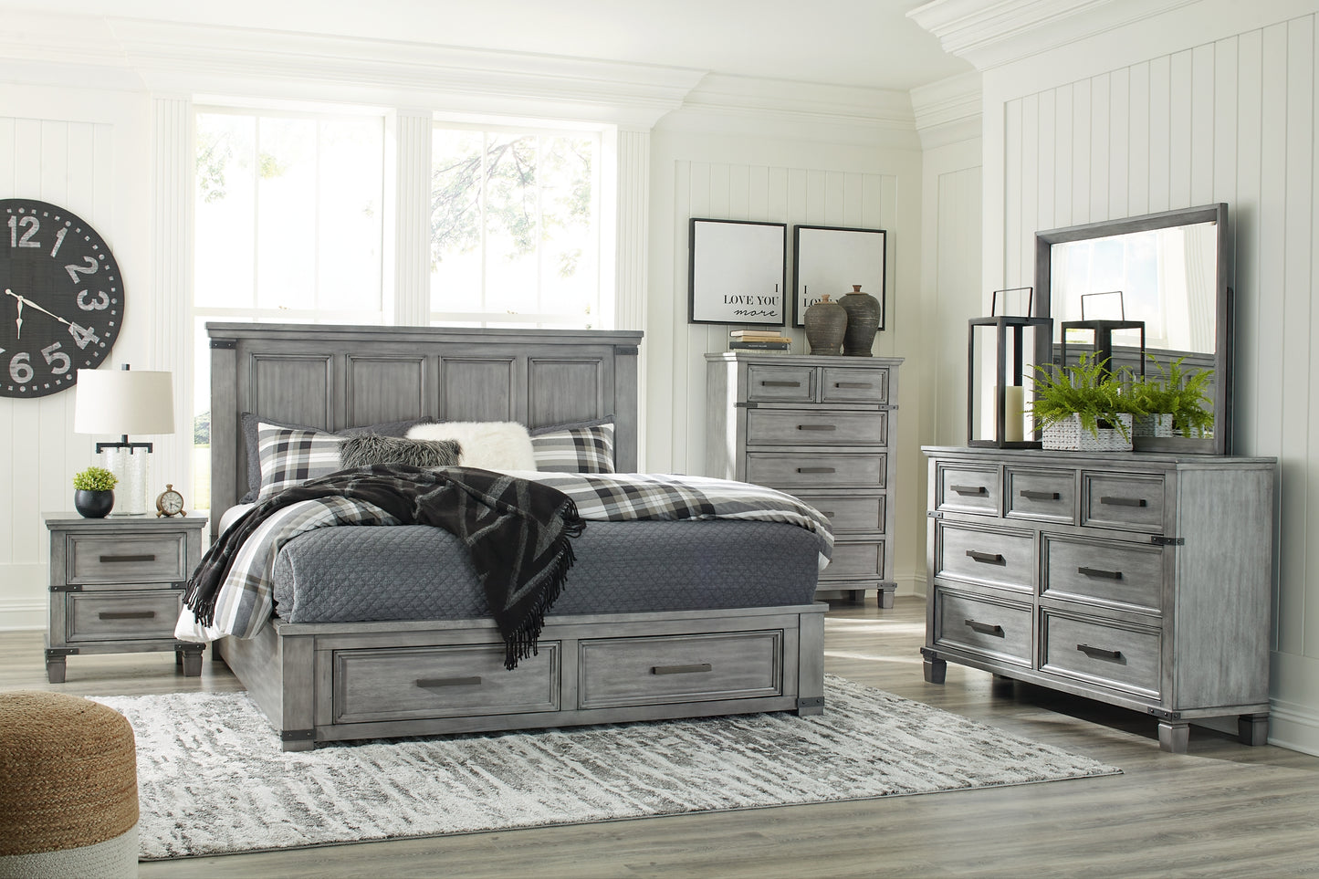 Russelyn King Storage Bed with Mirrored Dresser, Chest and 2 Nightstands